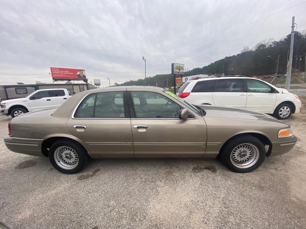 Ford Crown Victoria LX 2001