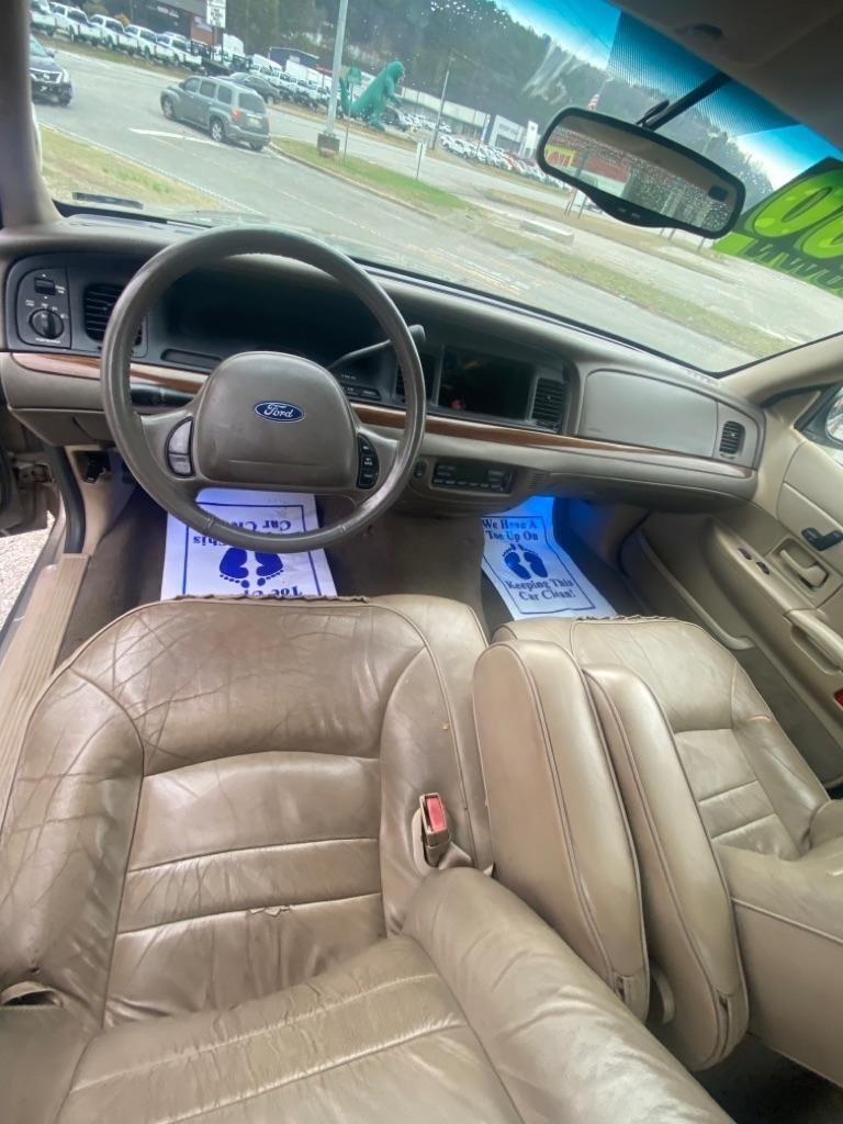 Ford Crown Victoria LX 2001