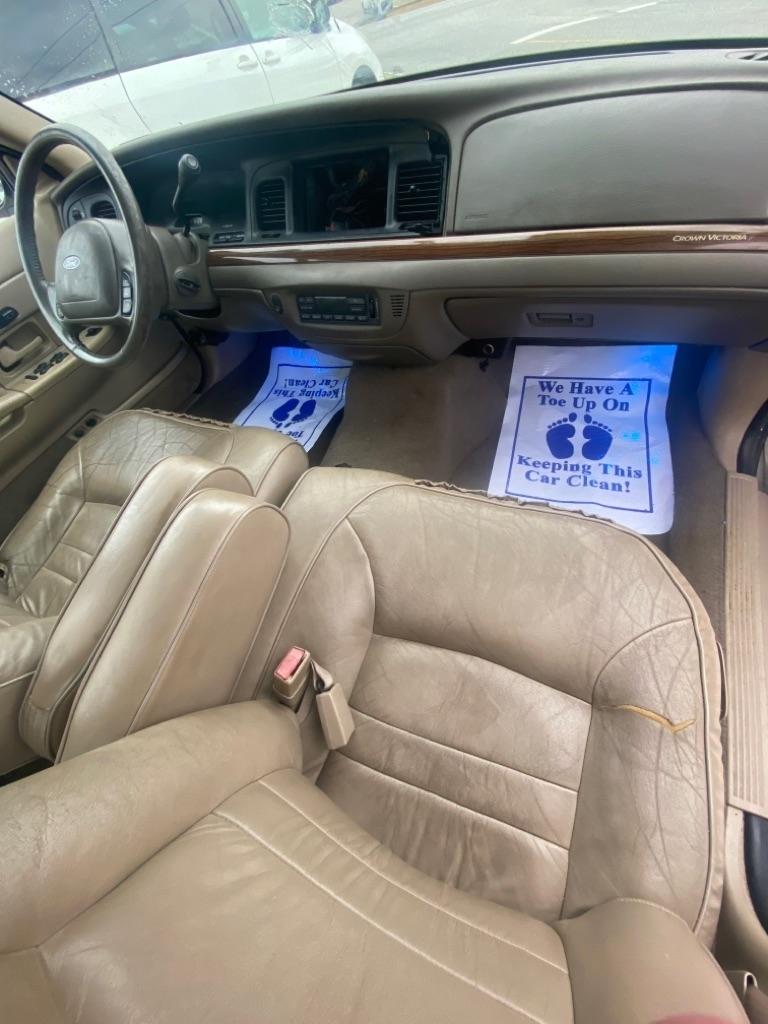 Ford Crown Victoria LX 2001