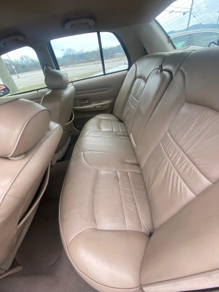 Ford Crown Victoria LX 2001