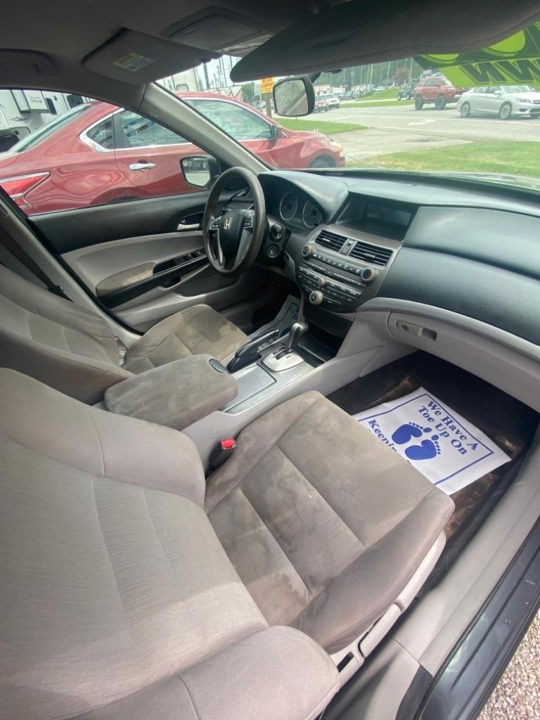 Honda Accord LX sedan AT 2012