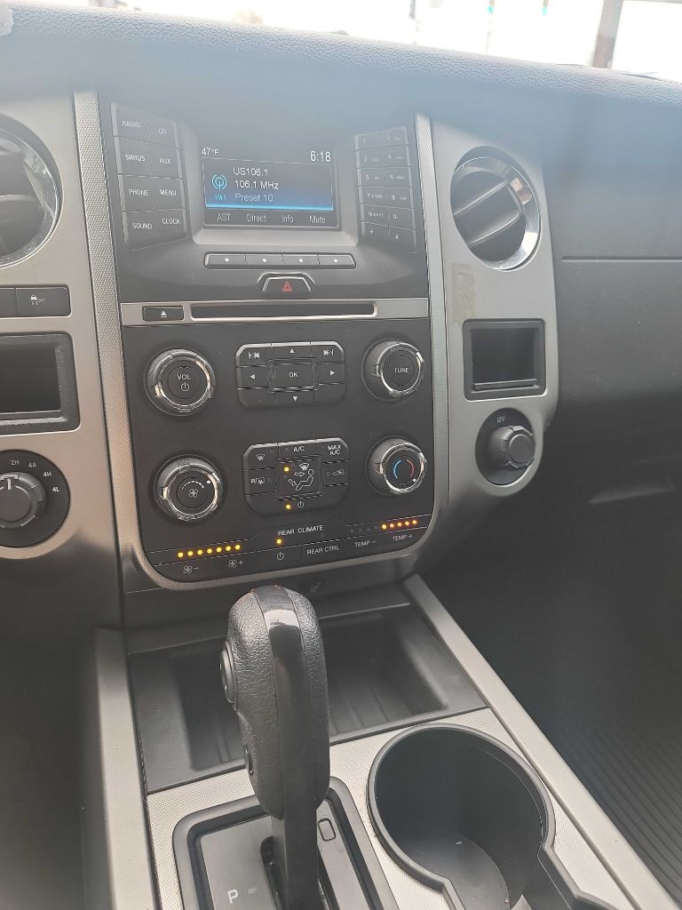 Ford Expedition XLT 4WD 2015