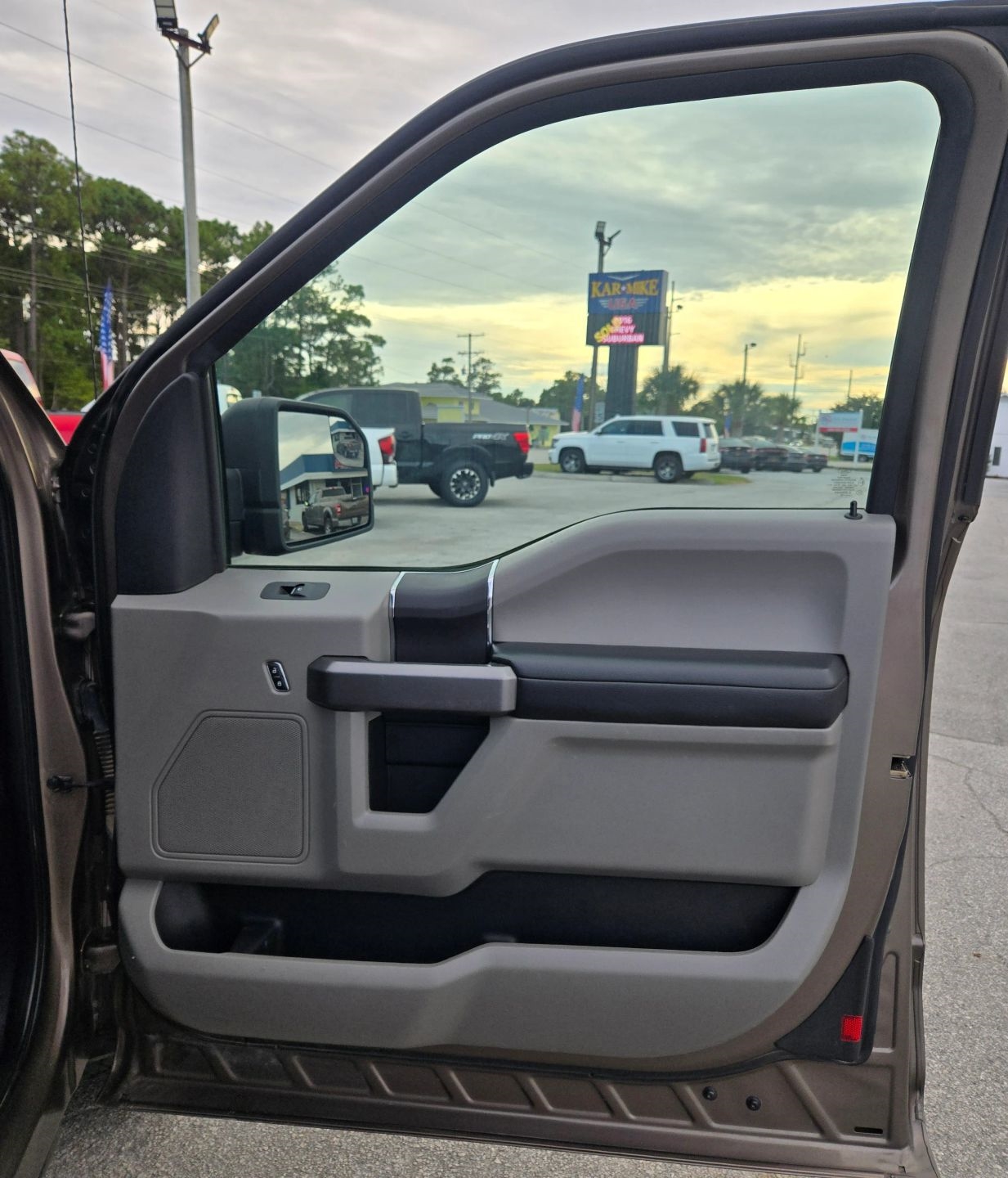 Ford F-150 XLT SuperCab 6.5-ft. Bed 4WD 2019 Ford F-150 XLT SuperCab 6.5-ft. Bed 4WD 2019