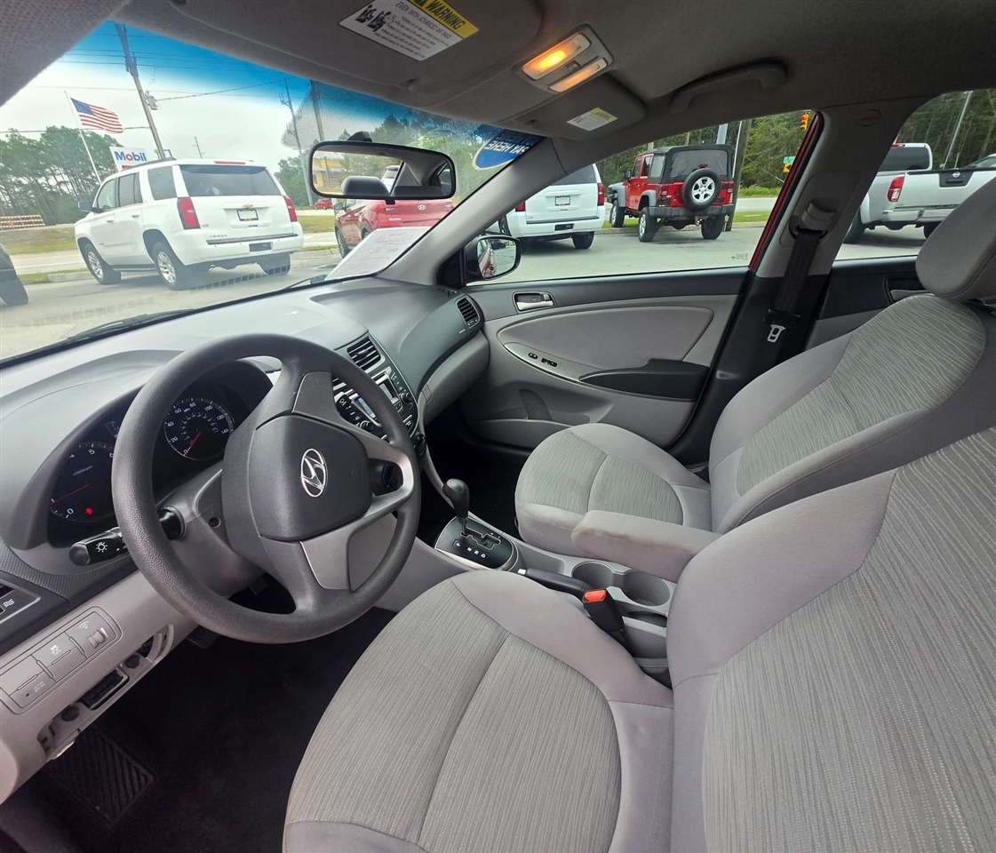 Hyundai Accent SE 4-Door 6A 2017 Hyundai Accent SE 4-Door 6A 2017