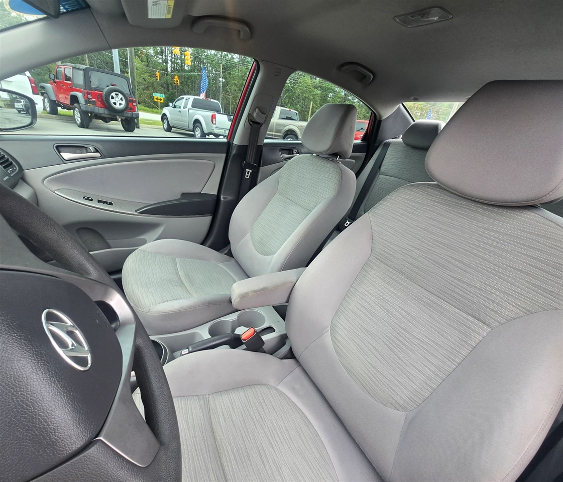 Hyundai Accent SE 4-Door 6A 2017 Hyundai Accent SE 4-Door 6A 2017