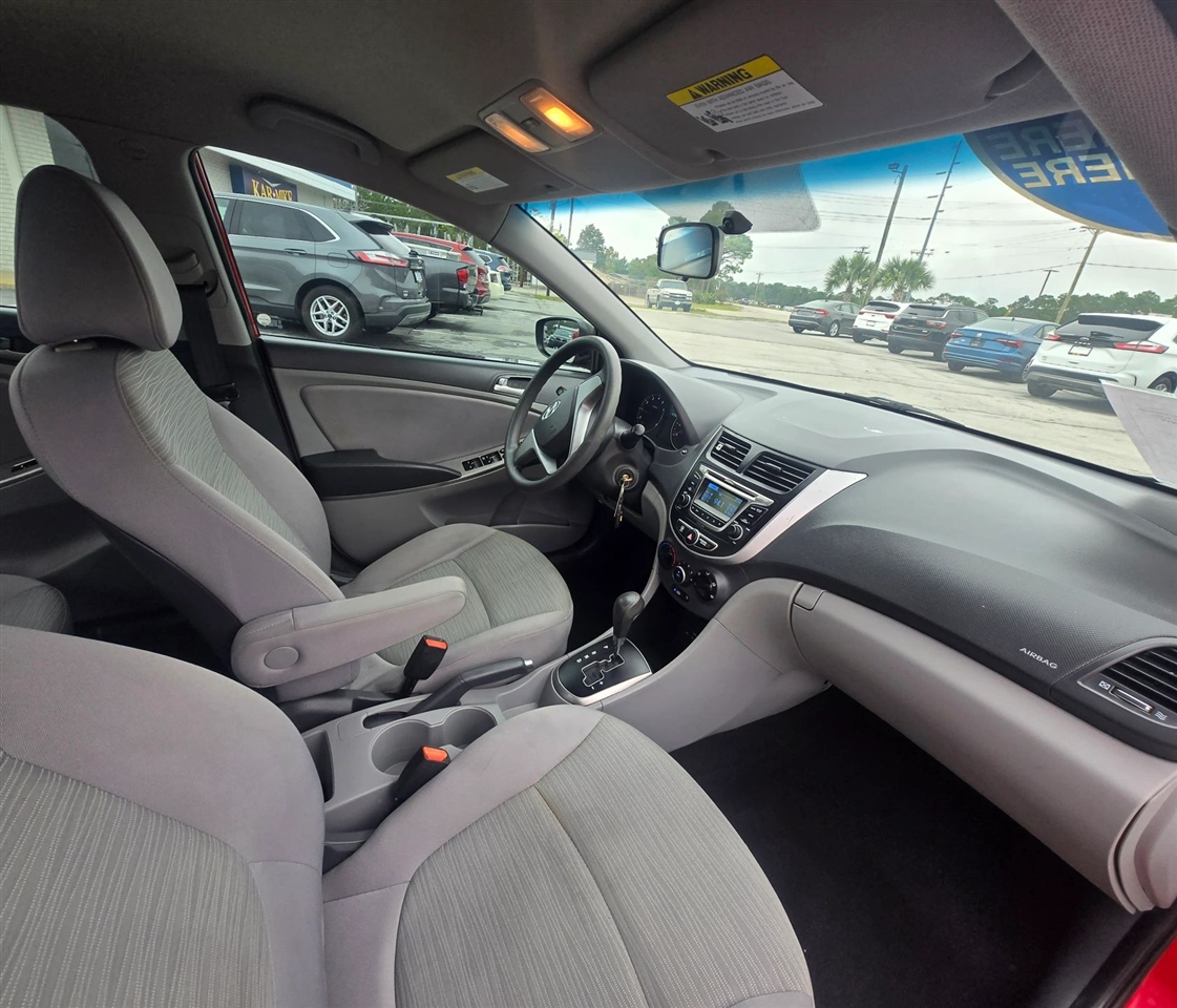 Hyundai Accent SE 4-Door 6A 2017 Hyundai Accent SE 4-Door 6A 2017
