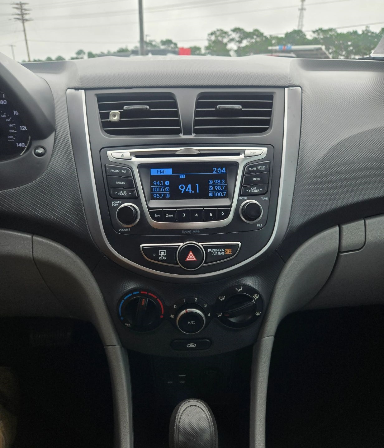Hyundai Accent SE 4-Door 6A 2017 Hyundai Accent SE 4-Door 6A 2017