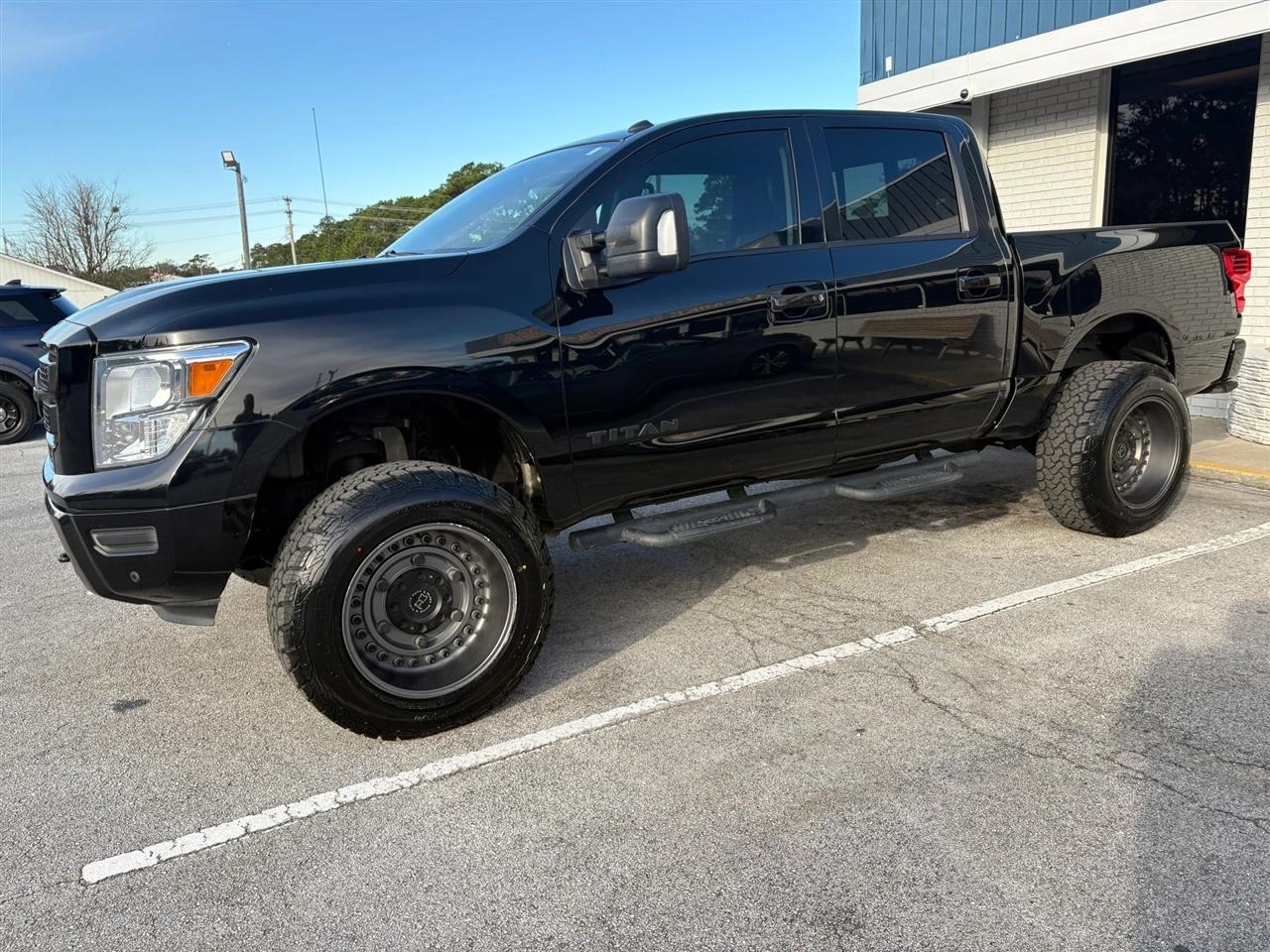 Nissan Titan SV Crew Cab 4WD 2021