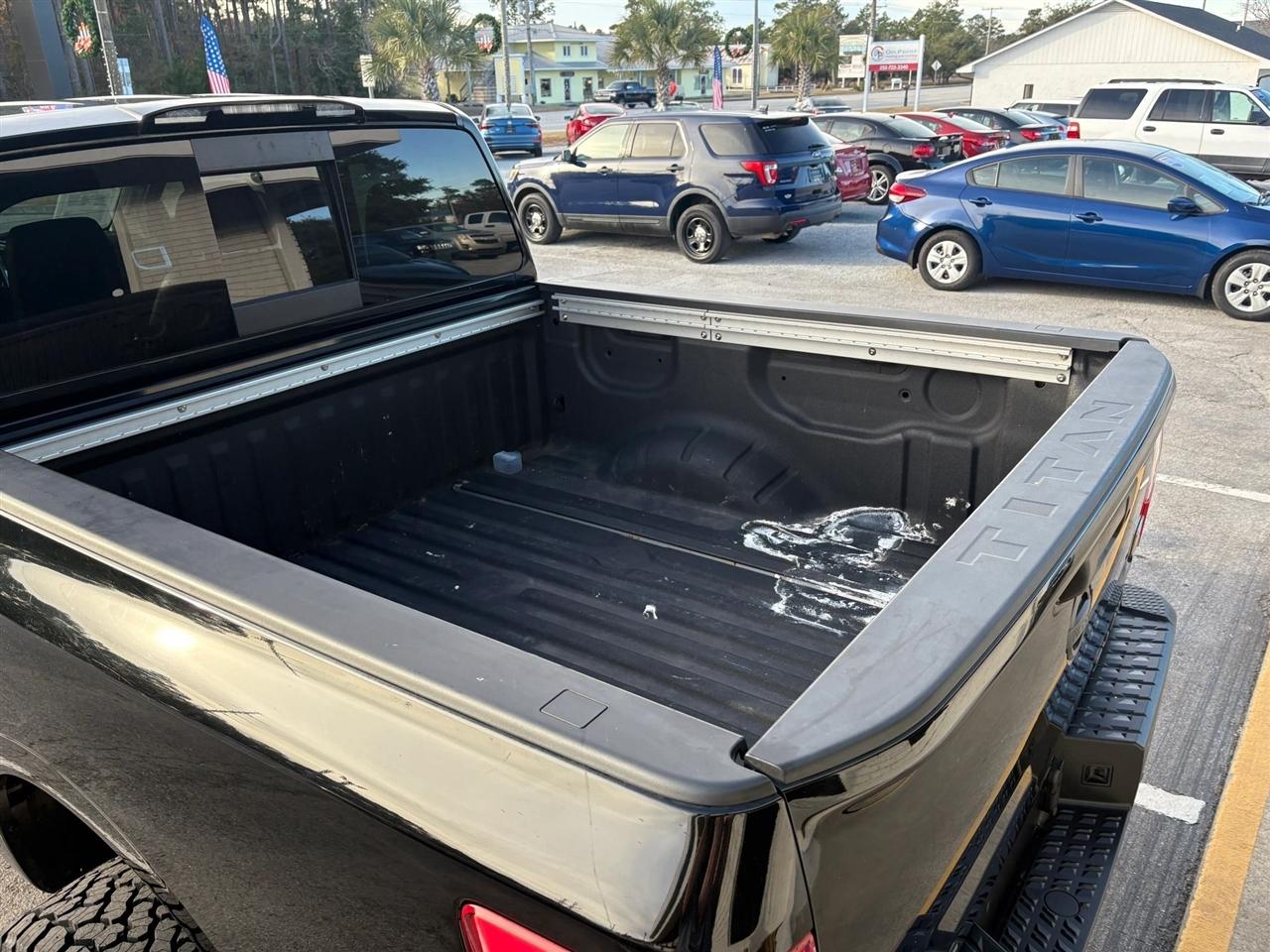 Nissan Titan SV Crew Cab 4WD 2021