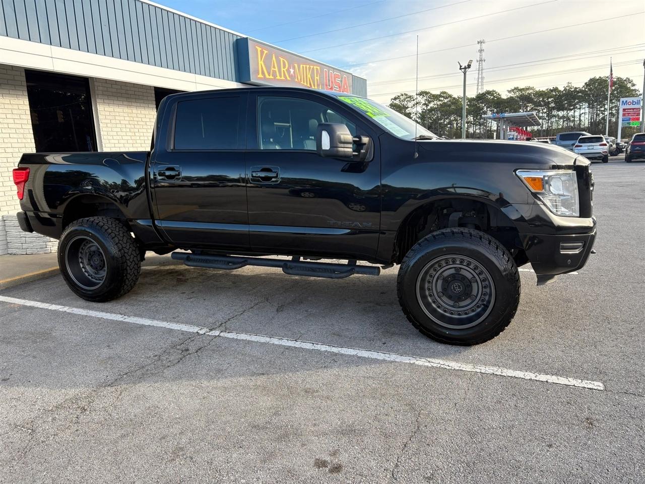 Nissan Titan SV Crew Cab 4WD 2021