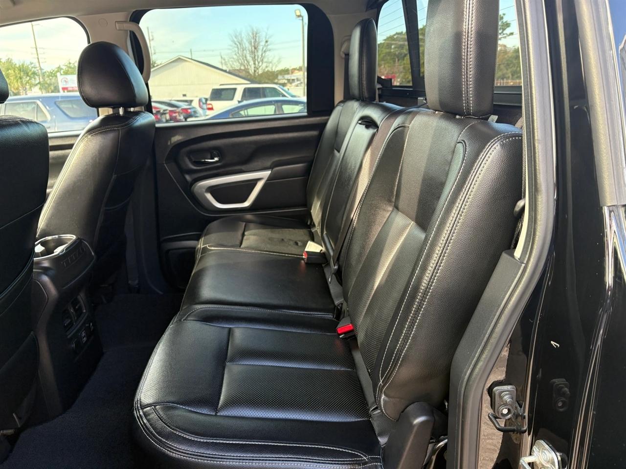 Nissan Titan SV Crew Cab 4WD 2021