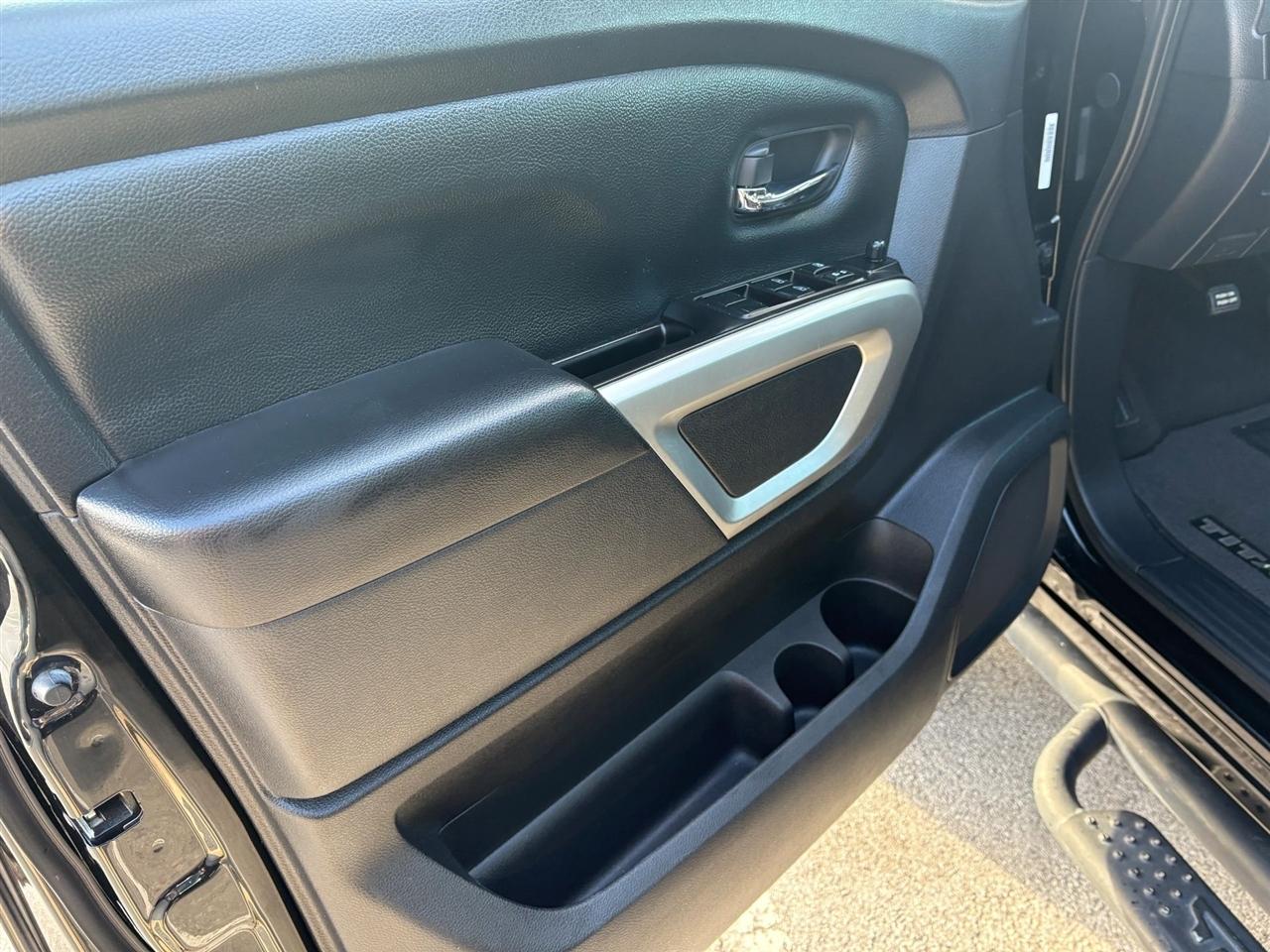 Nissan Titan SV Crew Cab 4WD 2021