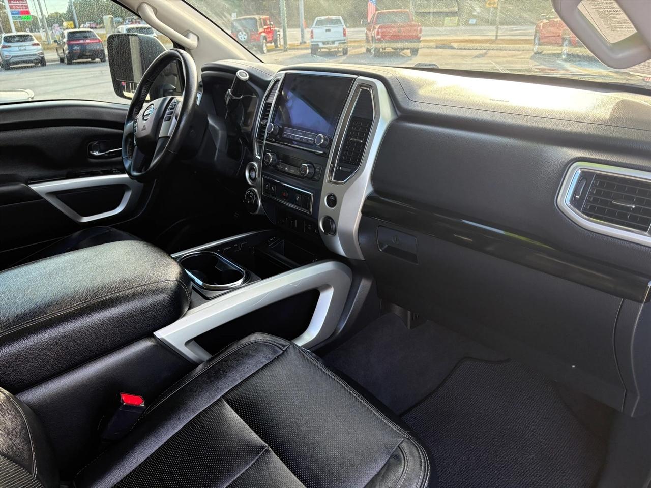 Nissan Titan SV Crew Cab 4WD 2021