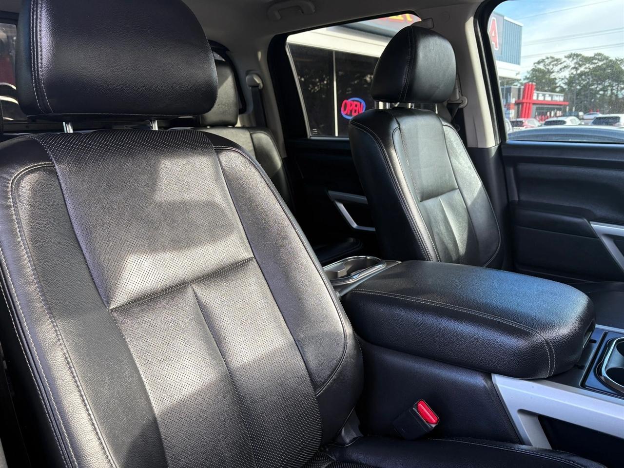 Nissan Titan SV Crew Cab 4WD 2021