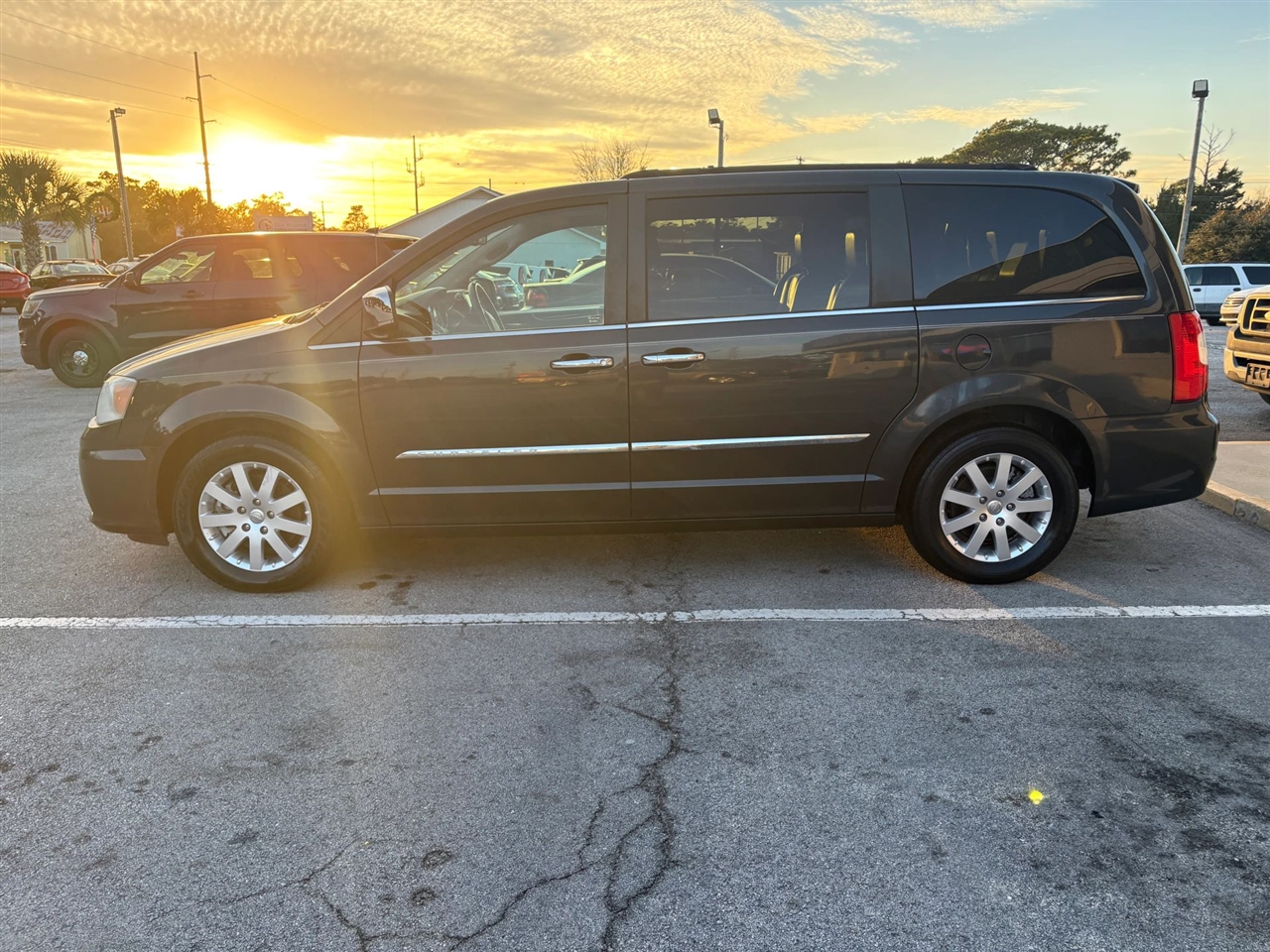 Chrysler Town & Country Touring-L 2012