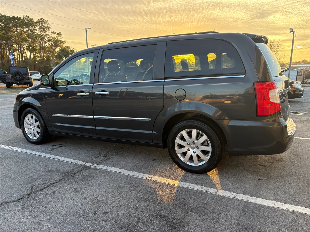 Chrysler Town & Country Touring-L 2012