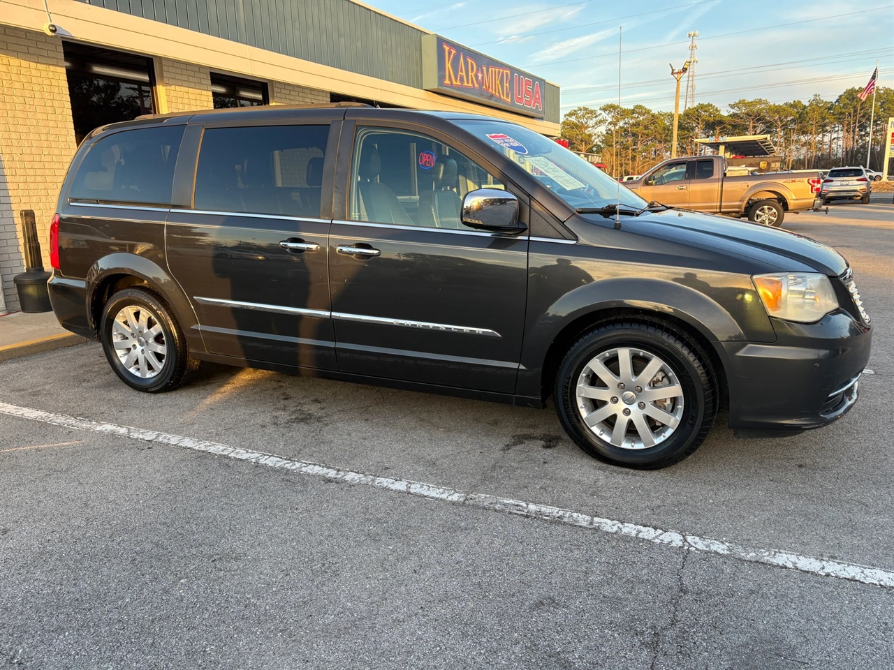Chrysler Town & Country Touring-L 2012