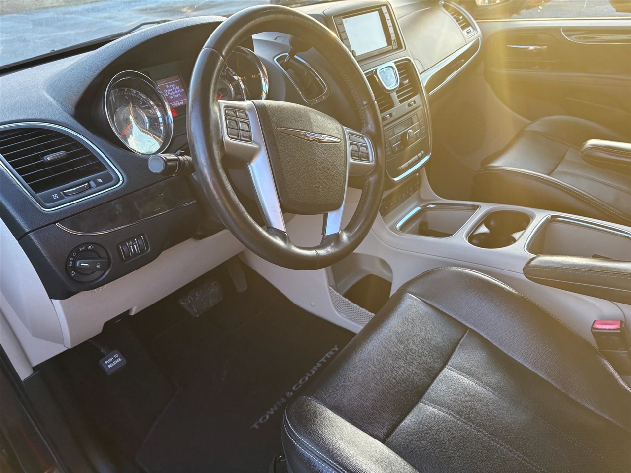 Chrysler Town & Country Touring-L 2012