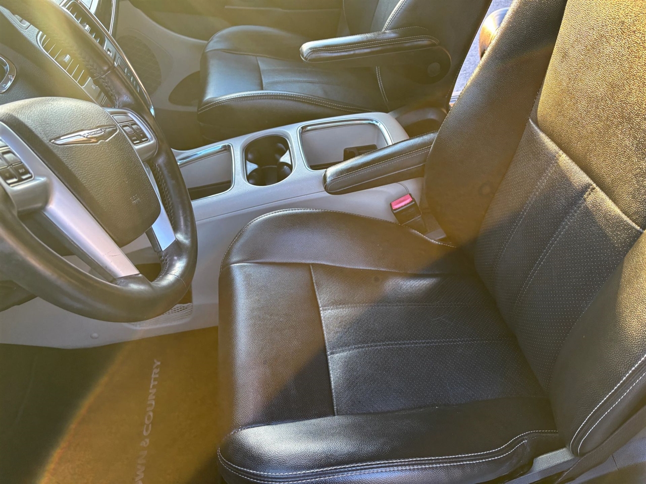 Chrysler Town & Country Touring-L 2012