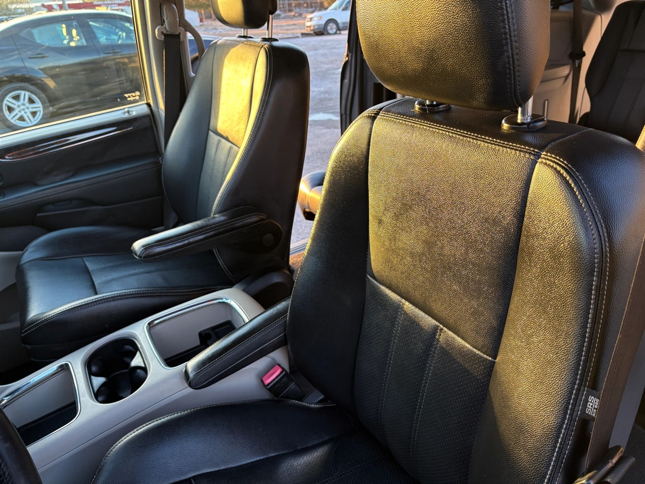 Chrysler Town & Country Touring-L 2012