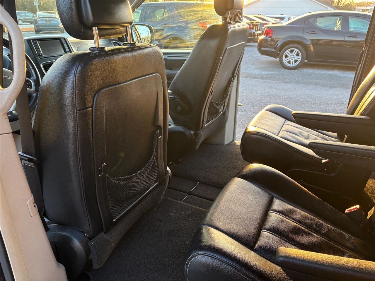 Chrysler Town & Country Touring-L 2012