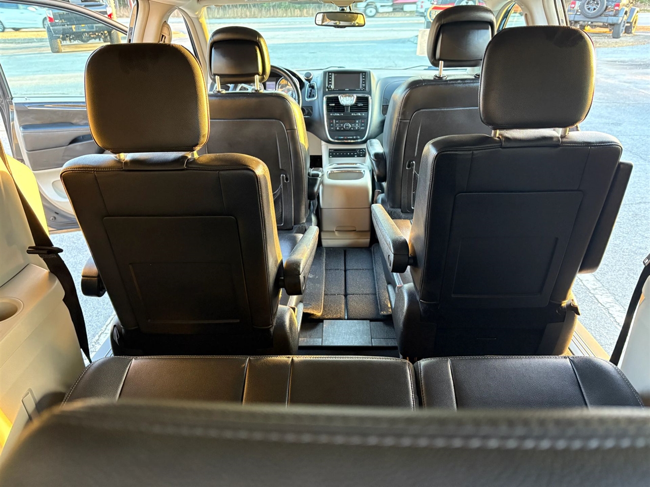 Chrysler Town & Country Touring-L 2012
