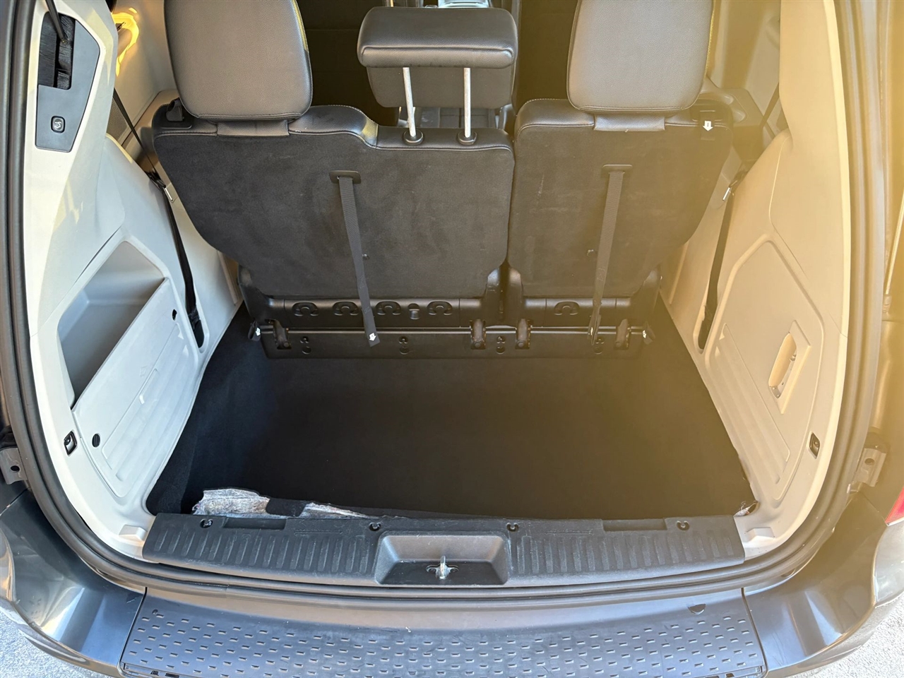 Chrysler Town & Country Touring-L 2012