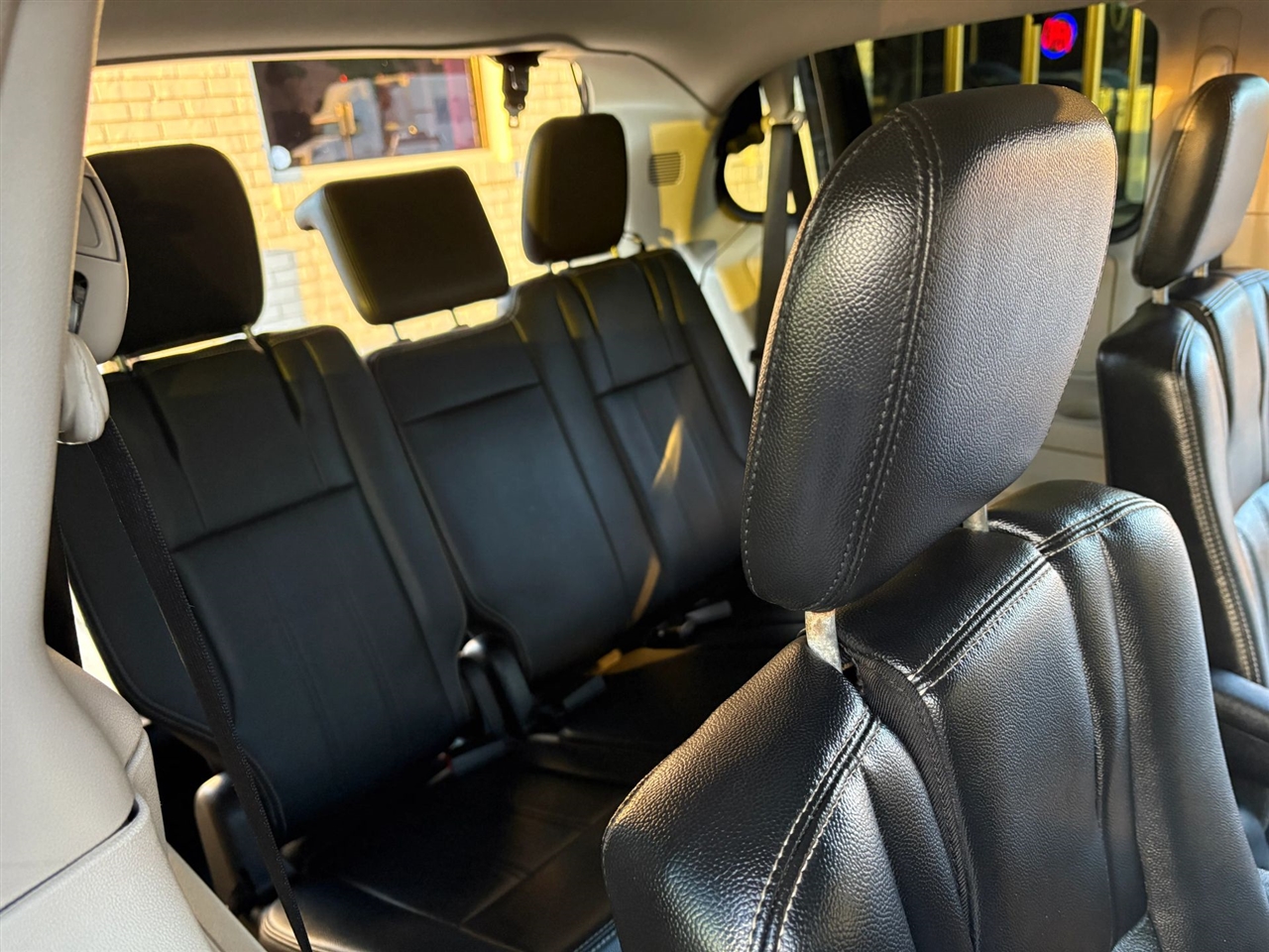 Chrysler Town & Country Touring-L 2012