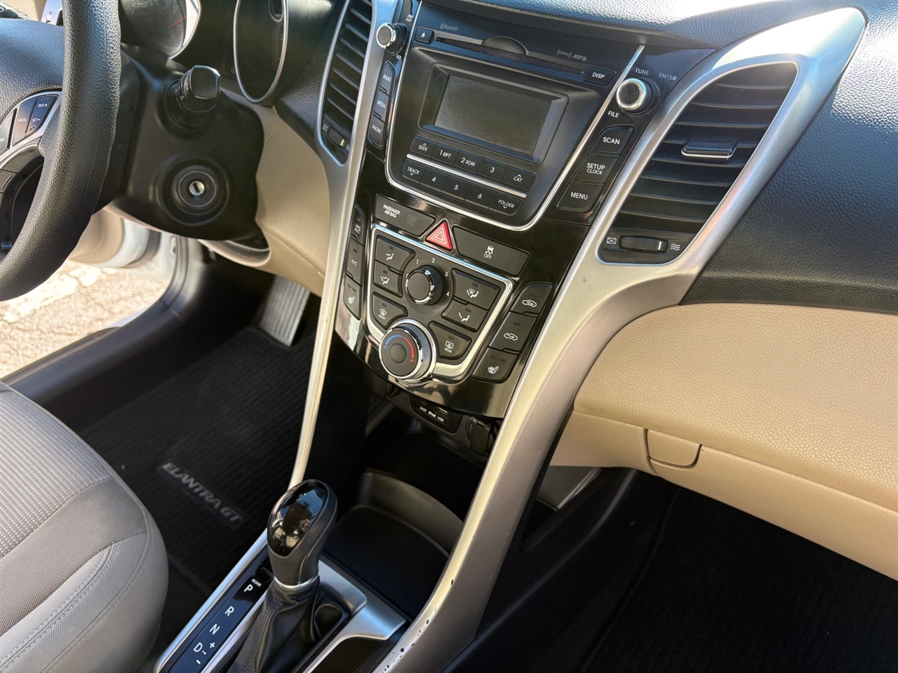 Hyundai Elantra GT A/T 2016