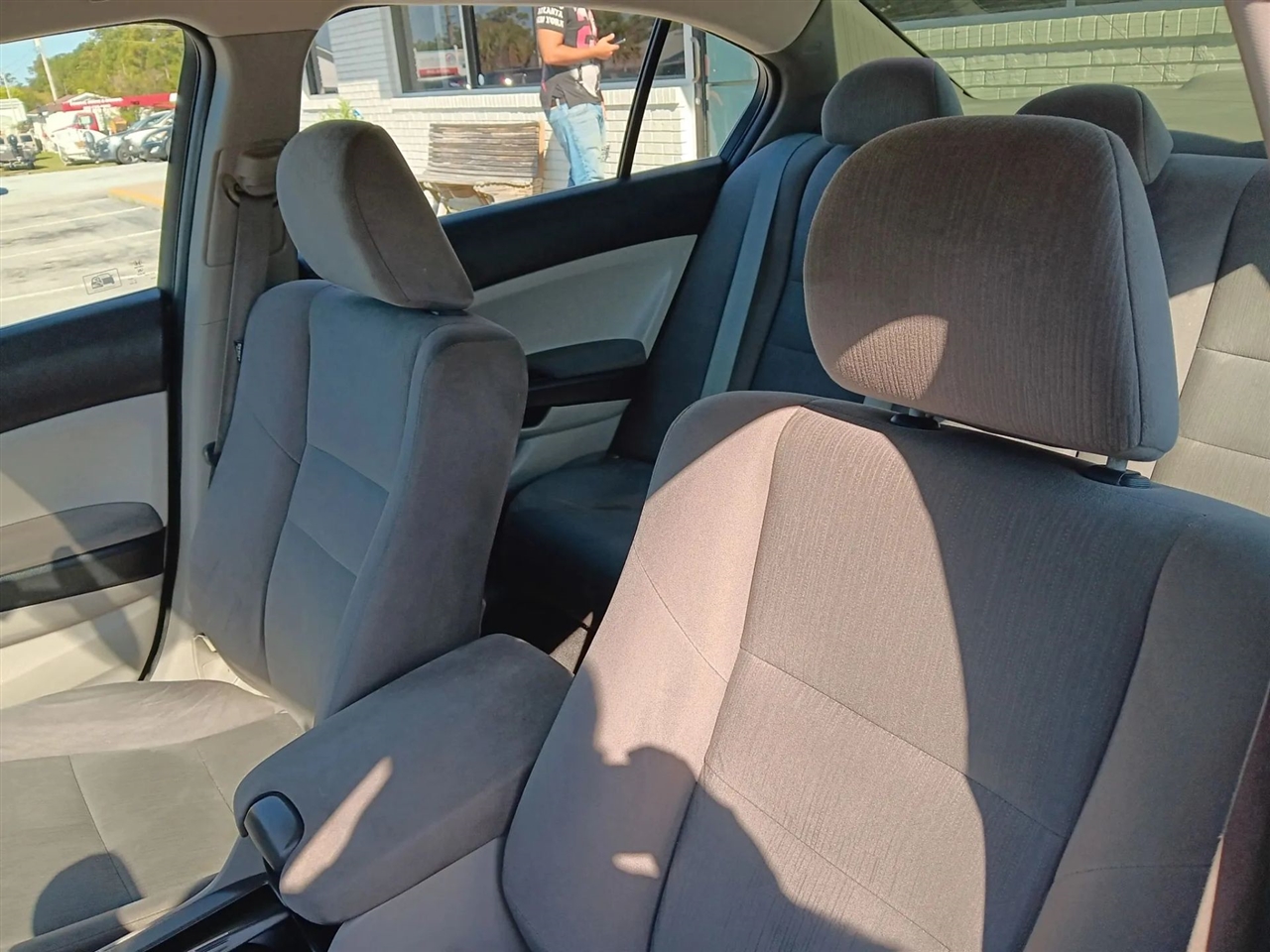 Honda Accord LX sedan AT 2012