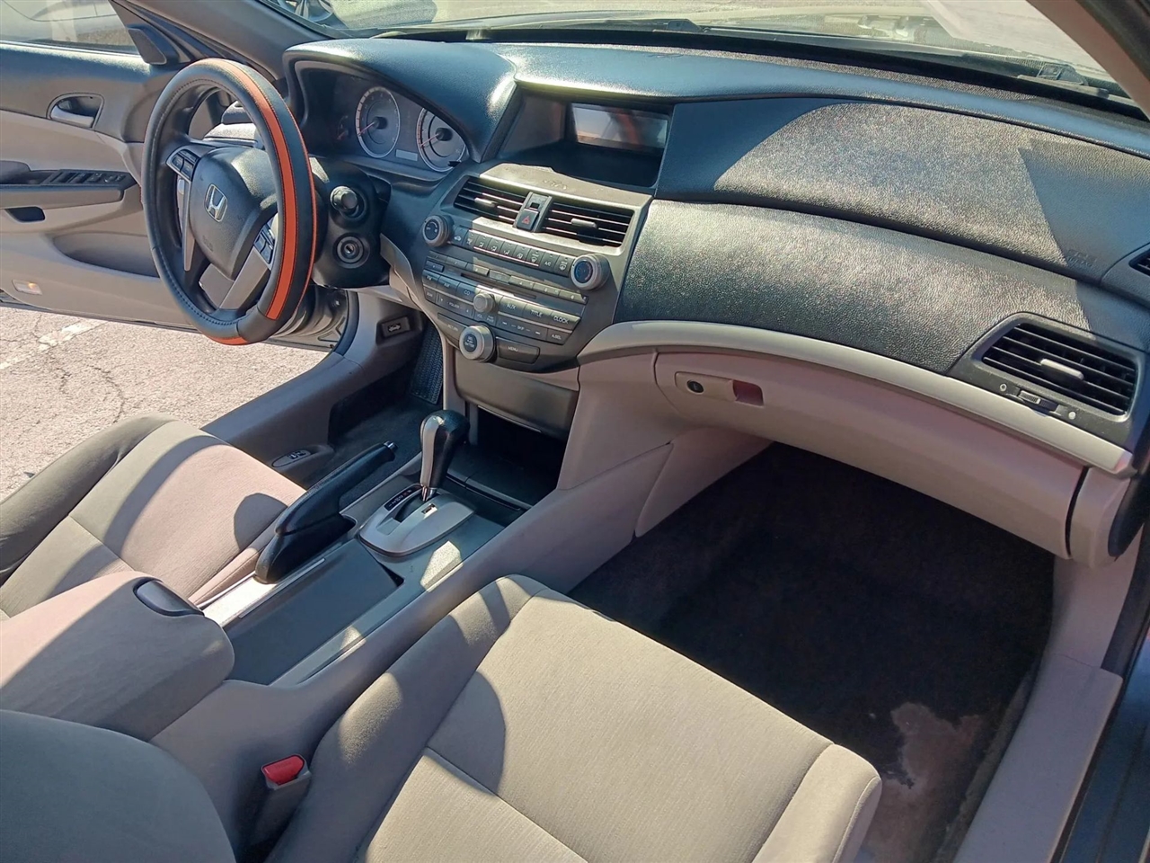 Honda Accord LX sedan AT 2012