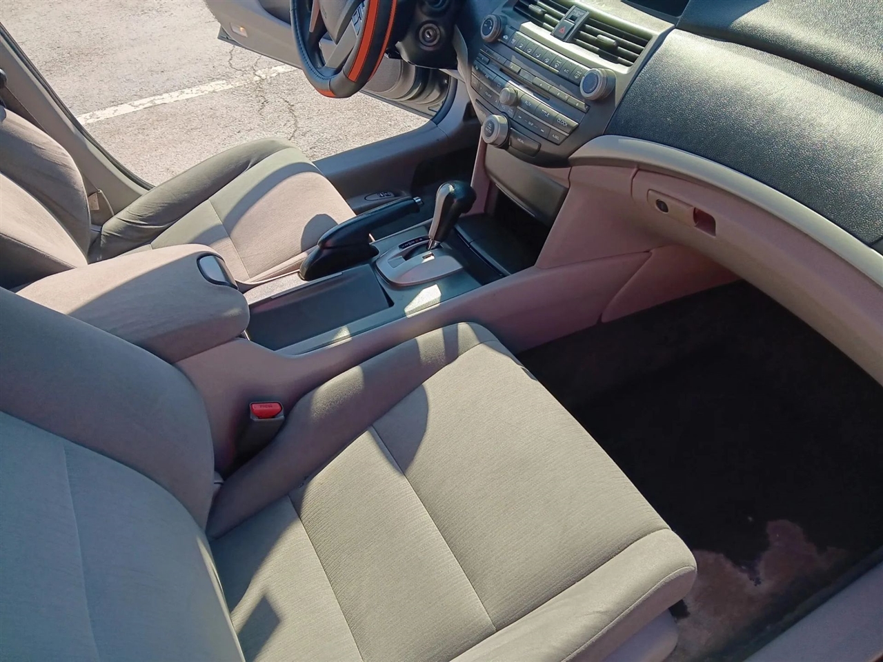 Honda Accord LX sedan AT 2012