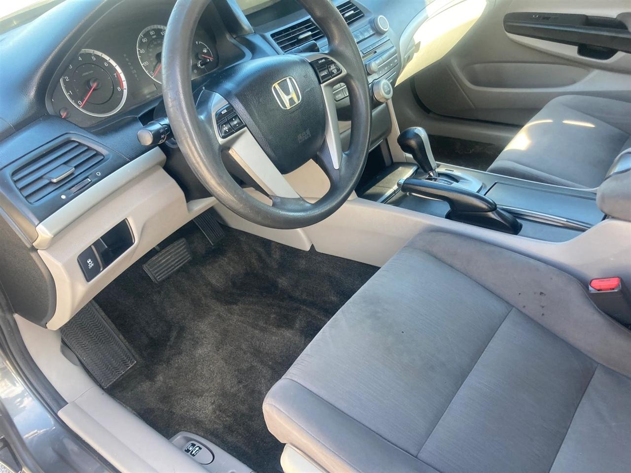 Honda Accord LX sedan AT 2012