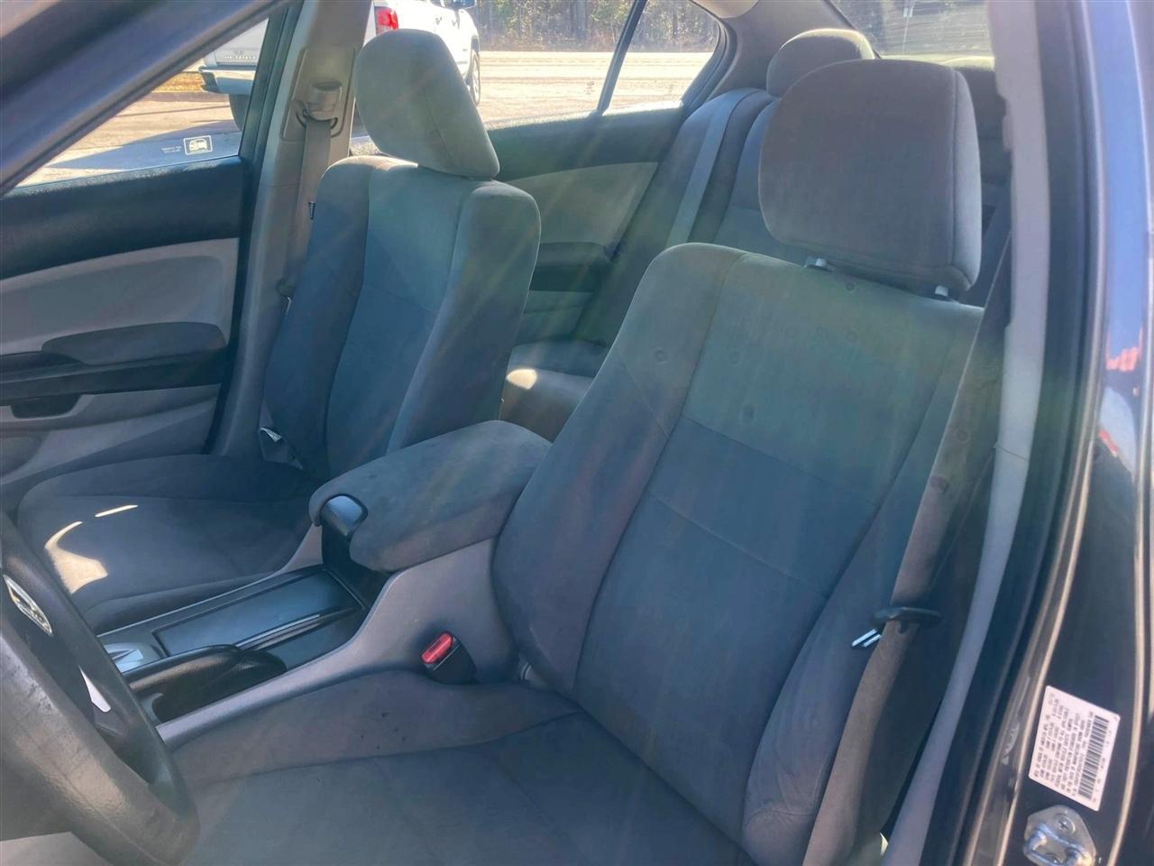 Honda Accord LX sedan AT 2012