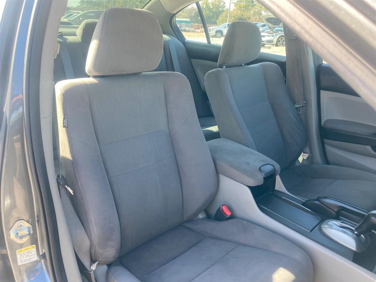 Honda Accord LX sedan AT 2012