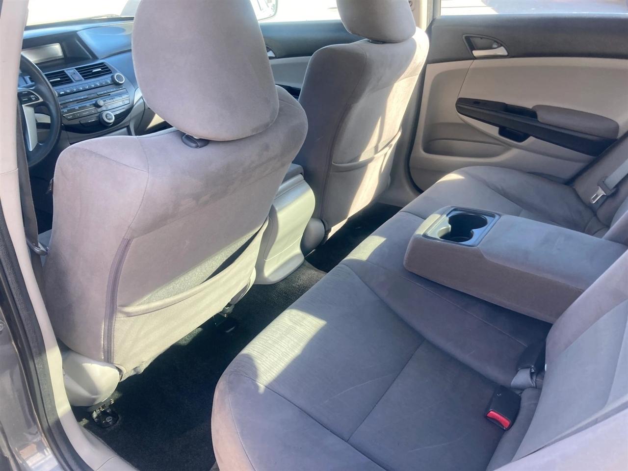 Honda Accord LX sedan AT 2012