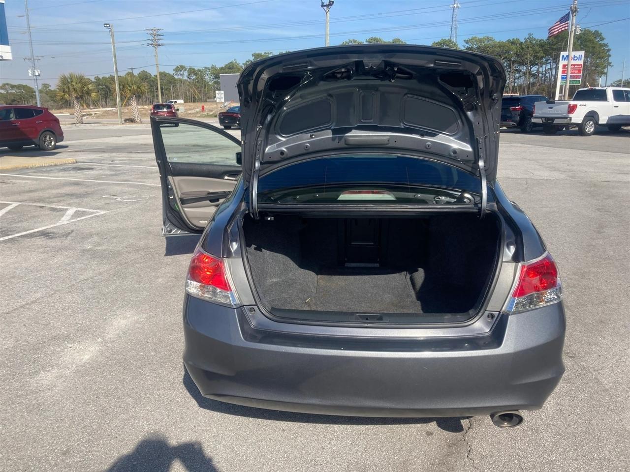 Honda Accord LX sedan AT 2012