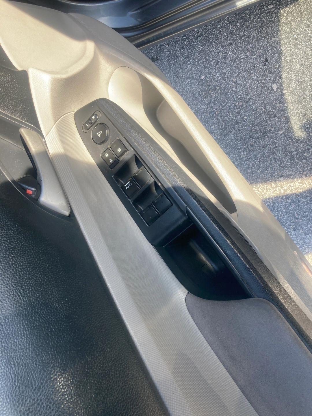 Honda Accord LX sedan AT 2012