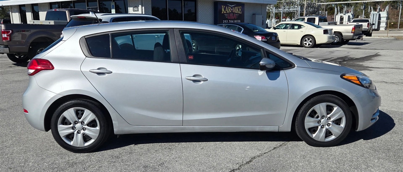 Kia Forte 5-Door LX 2016