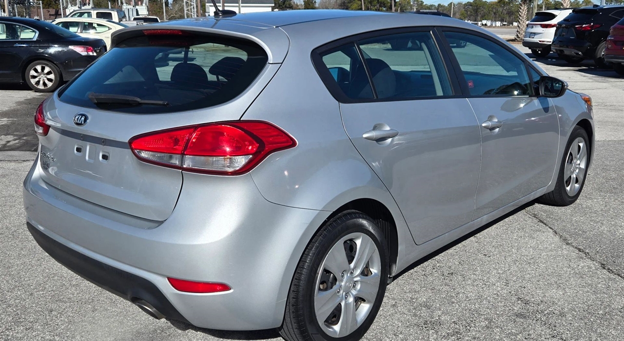 Kia Forte 5-Door LX 2016