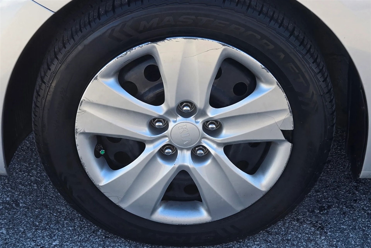 Kia Forte 5-Door LX 2016