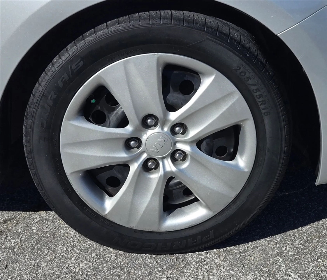 Kia Forte 5-Door LX 2016