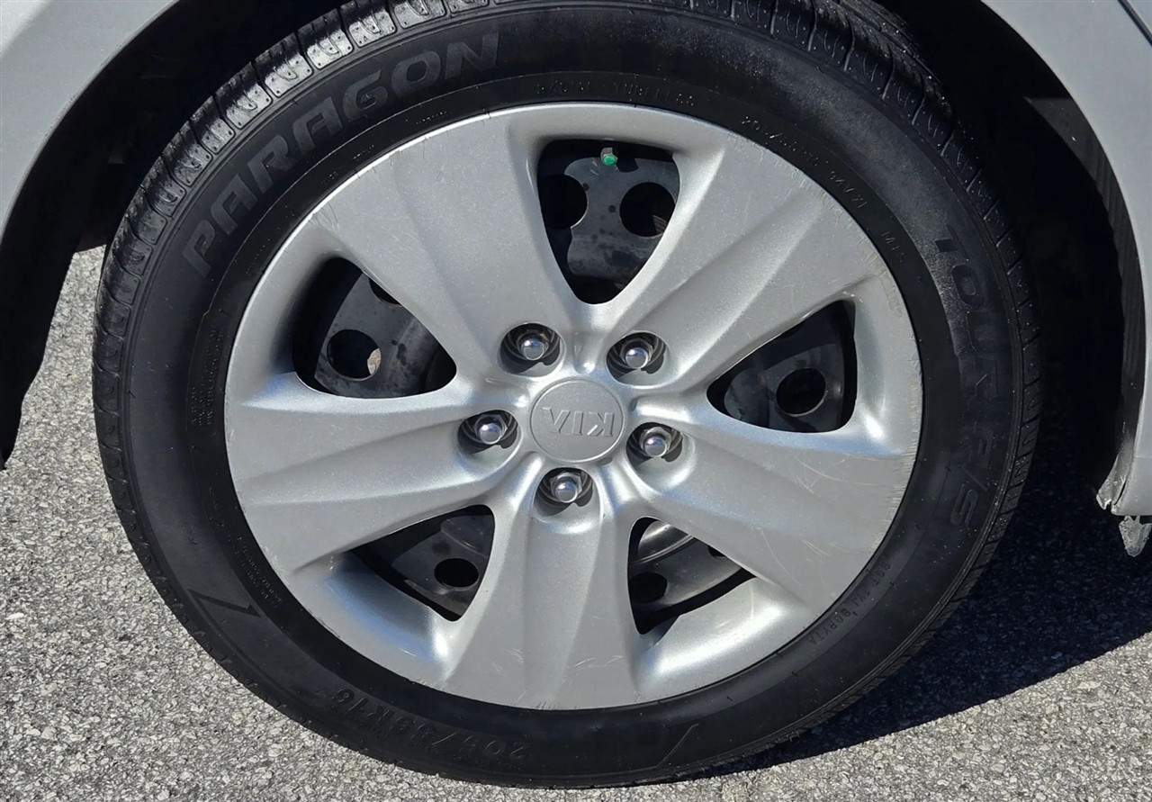 Kia Forte 5-Door LX 2016