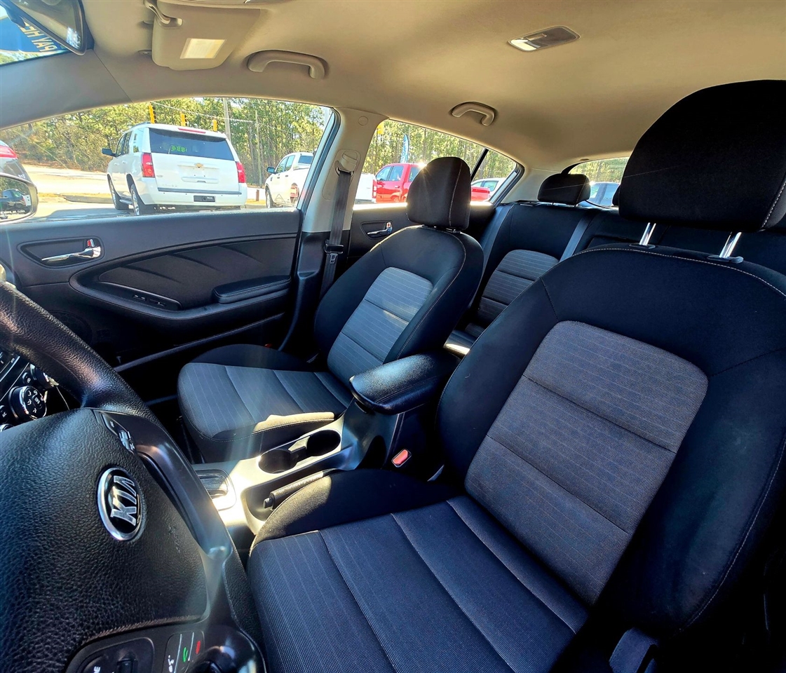 Kia Forte 5-Door LX 2016