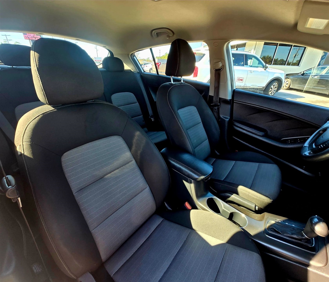 Kia Forte 5-Door LX 2016