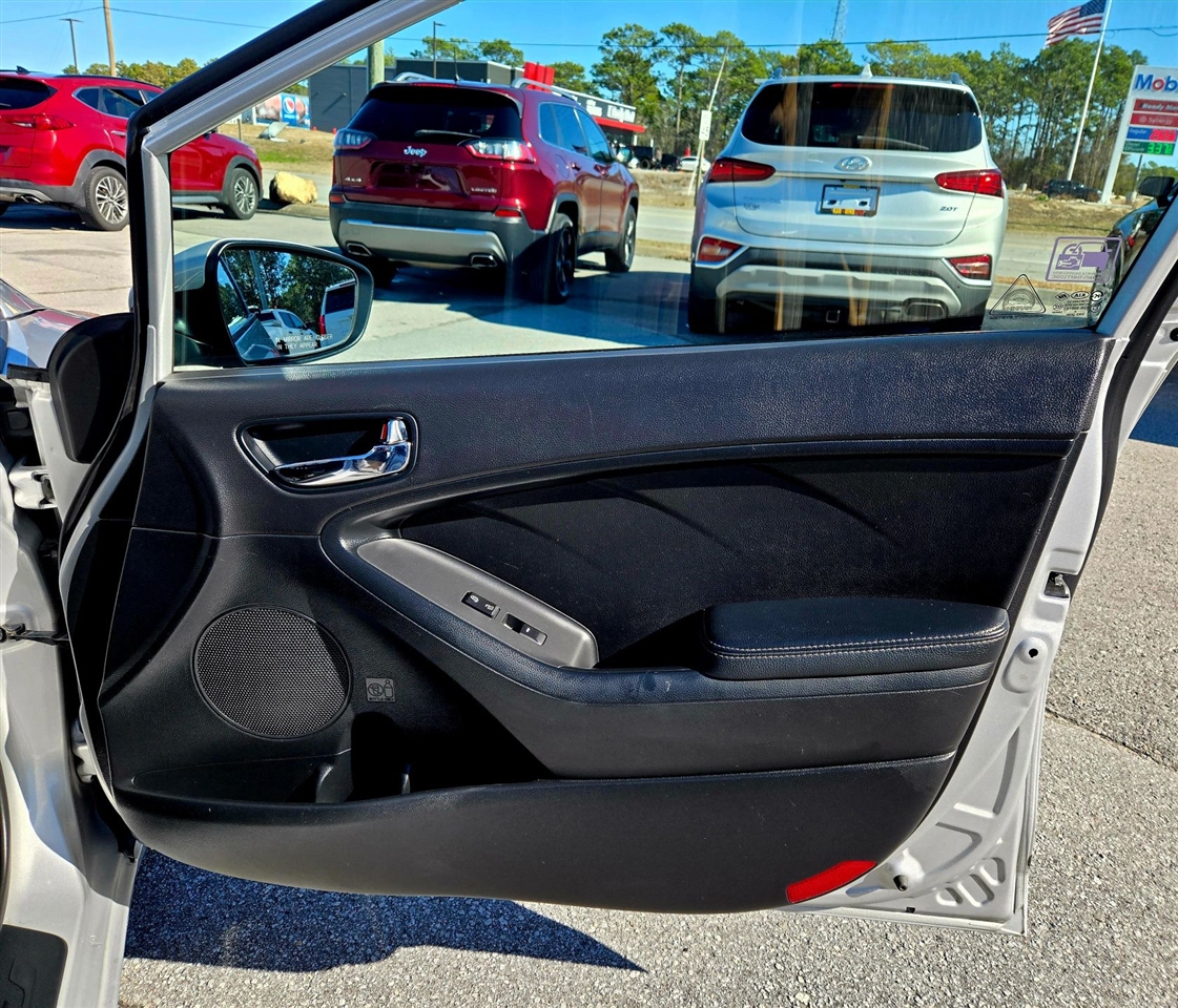 Kia Forte 5-Door LX 2016