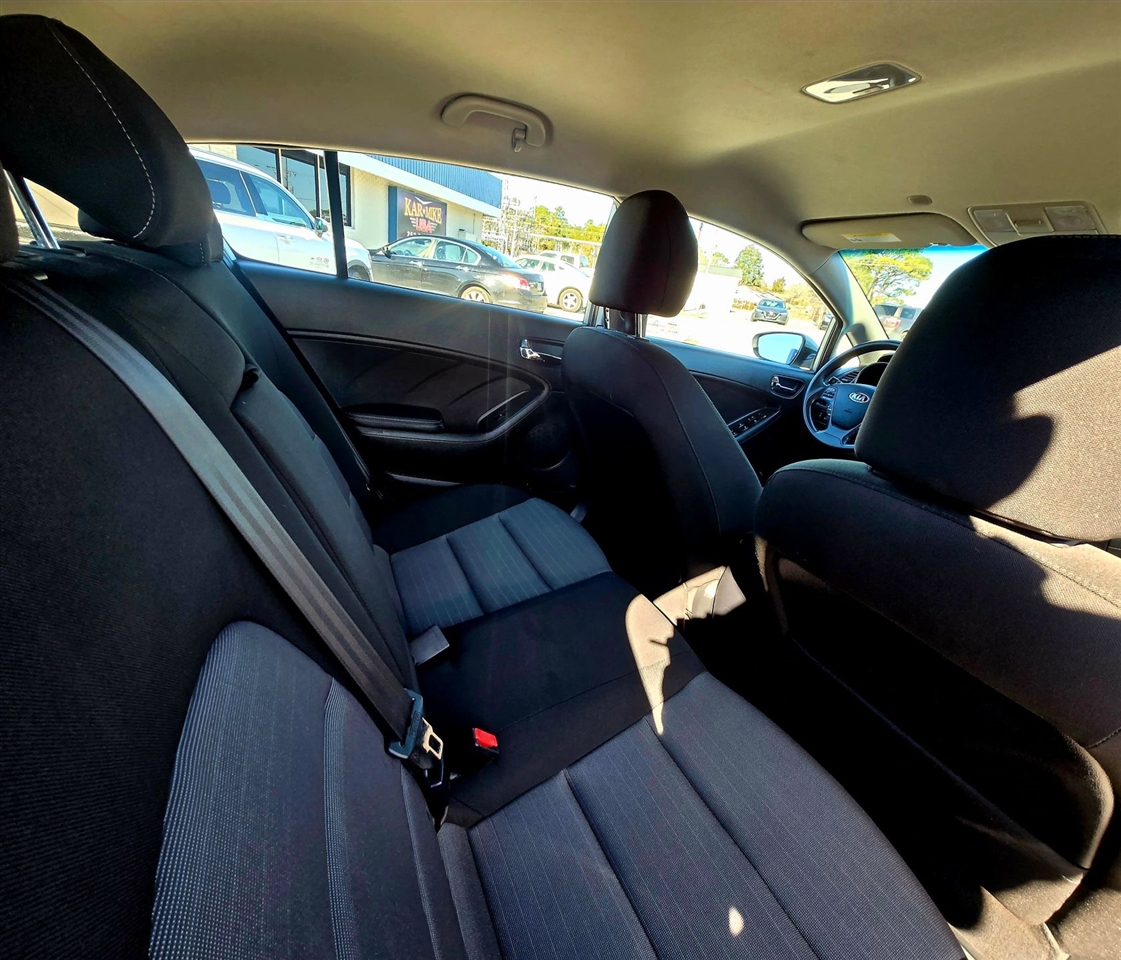 Kia Forte 5-Door LX 2016