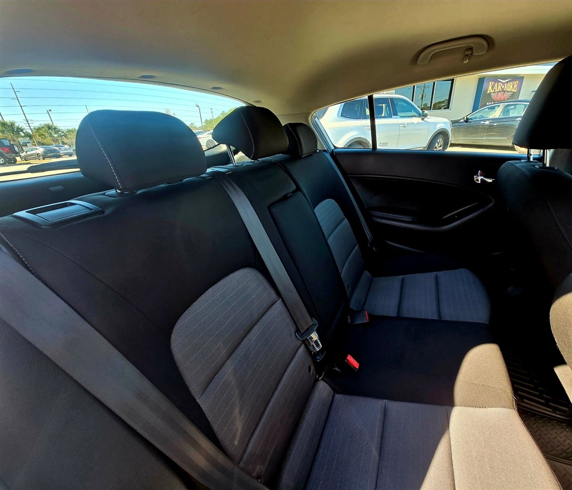 Kia Forte 5-Door LX 2016