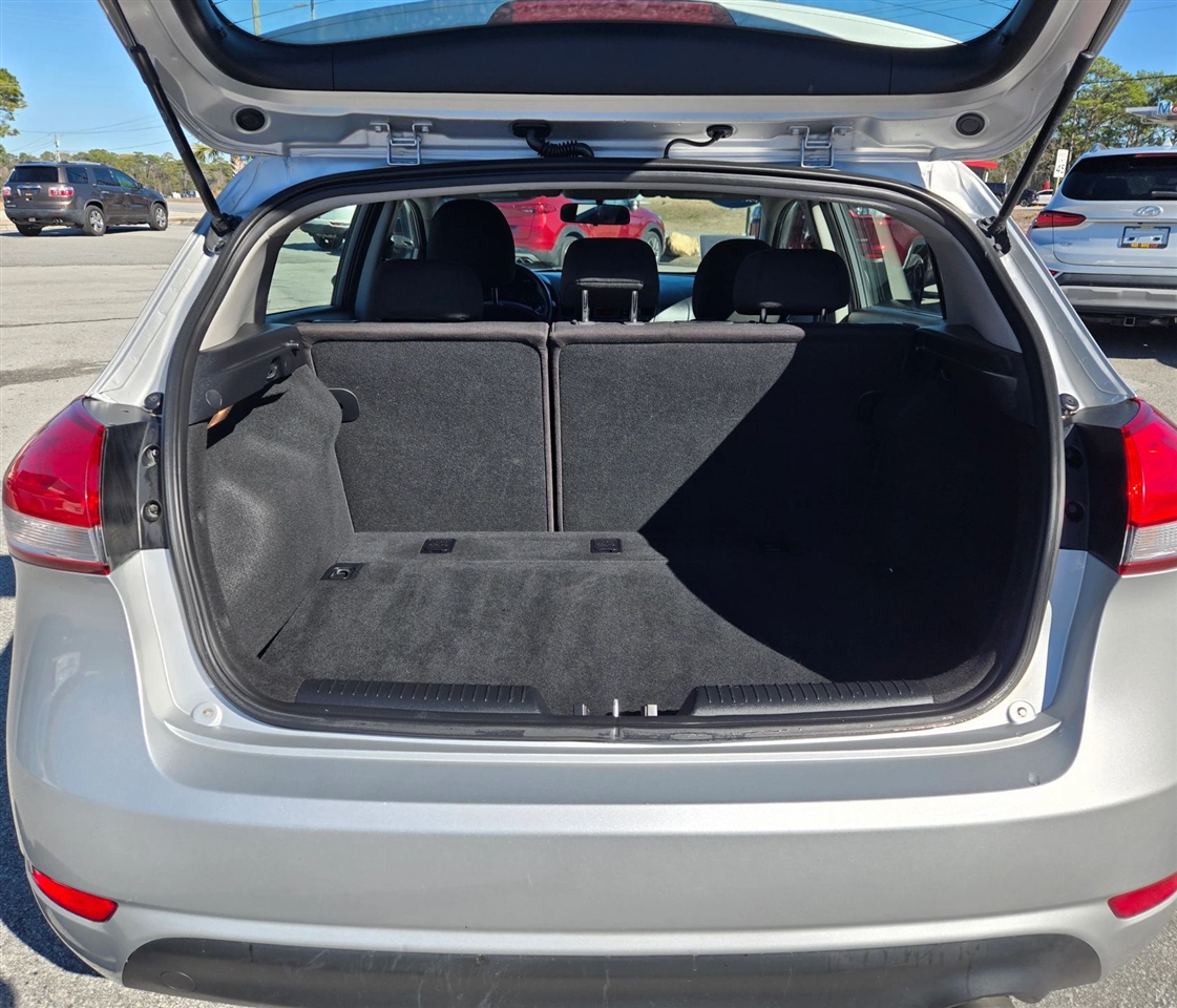 Kia Forte 5-Door LX 2016