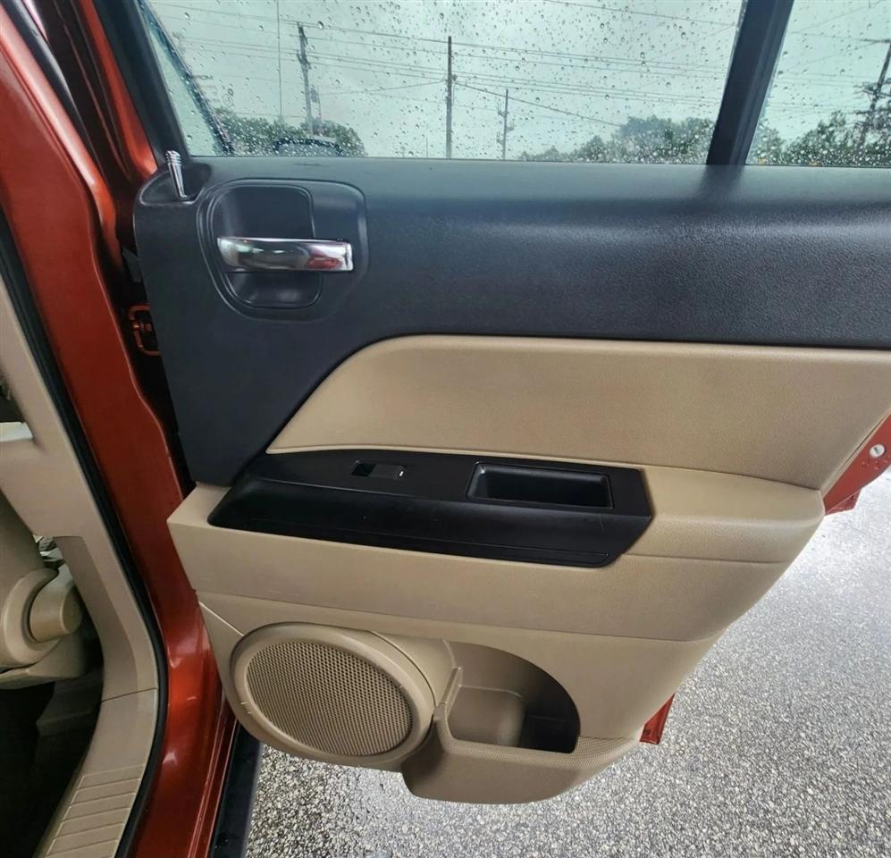 Jeep Patriot Latitude 2WD 2012